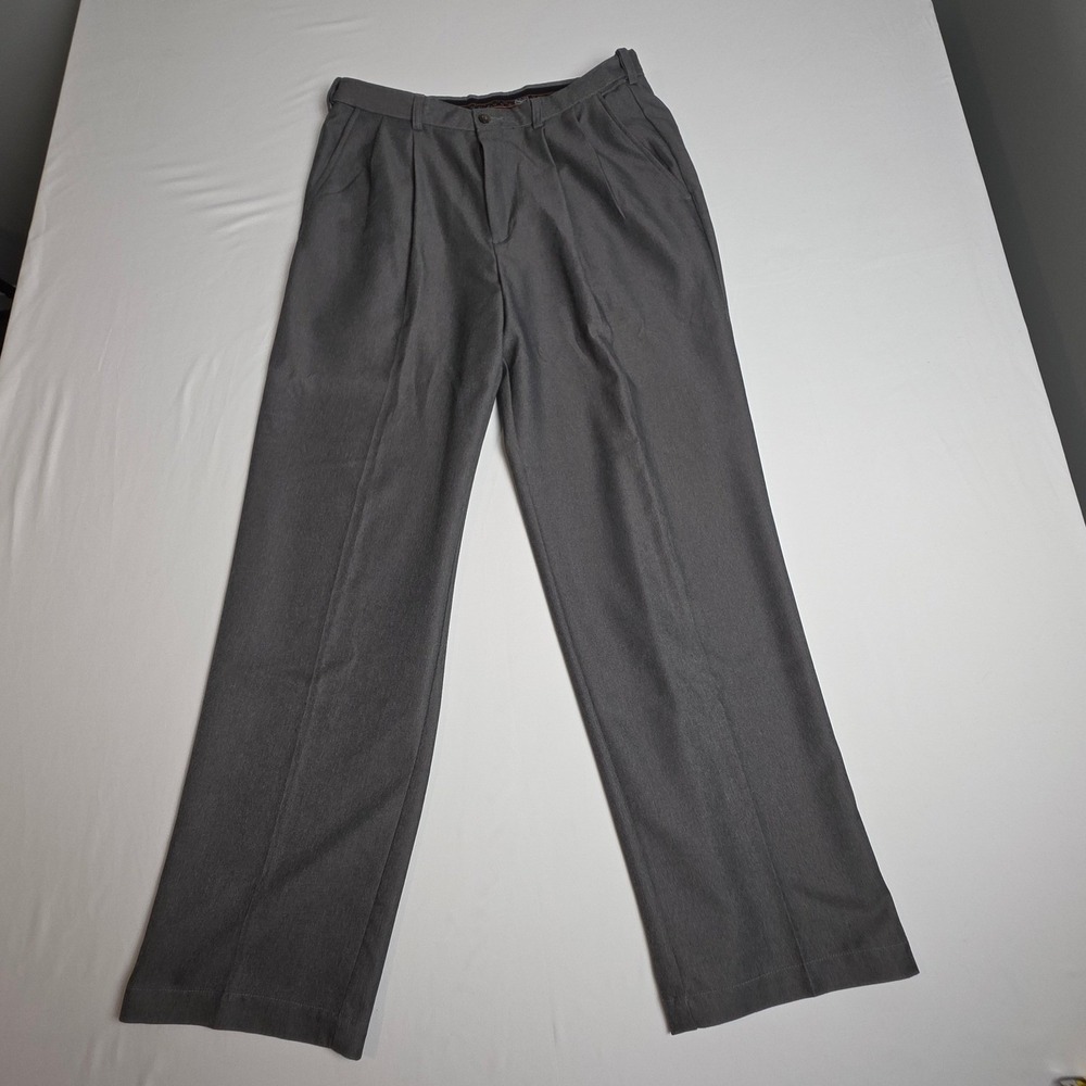 Haggar Dress Pants Mens 34x32 Gray Pleated Front Straight Leg Work to Weekend